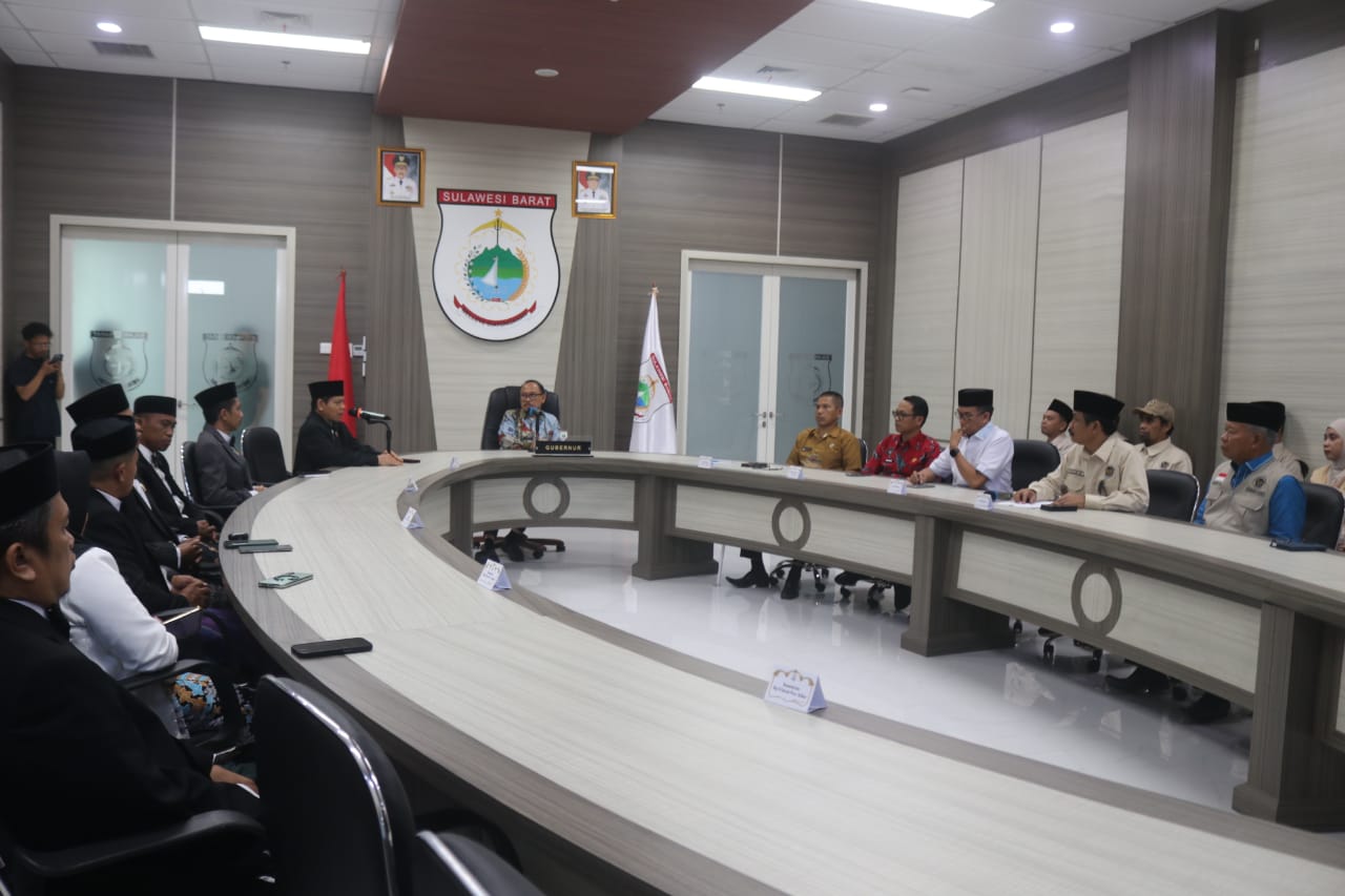 Lepas 27 PPIH, Gubernur SDK Tekankan Pelayanan dan Kesabaran di Tanah Suci